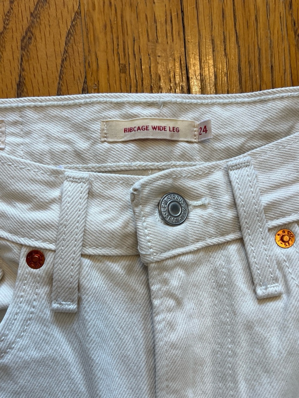 Levi's White High-Rise Wide-Leg Jeans - Picture 6 of 6